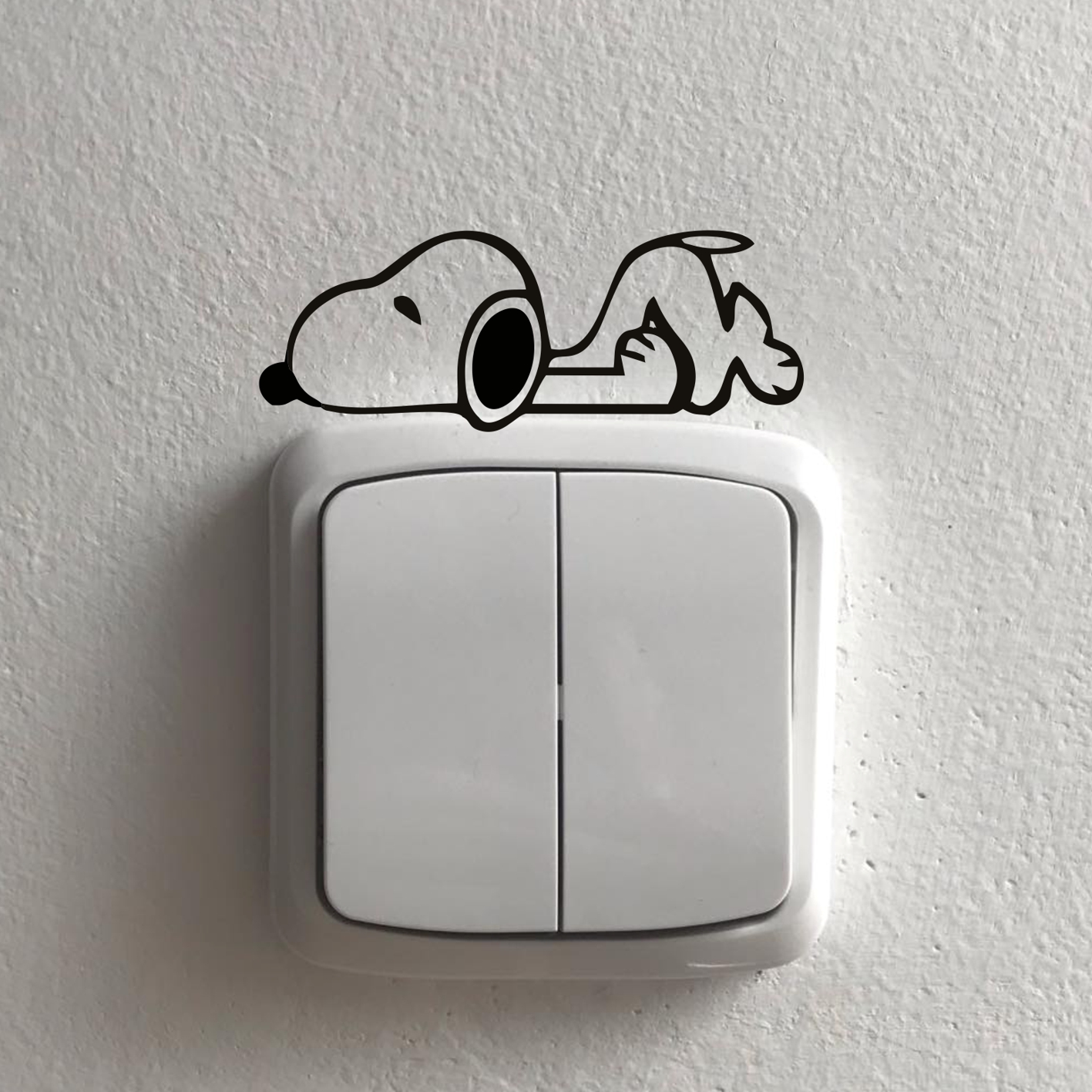 Snoopy samolepka okolo vypínače