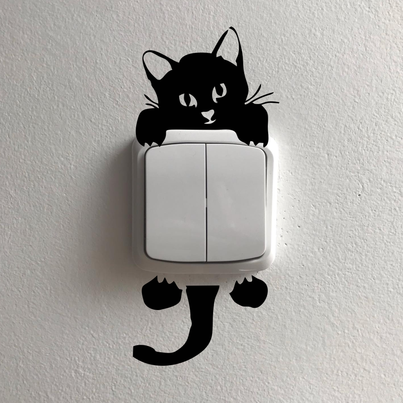 Samolepka černé kočky na vypínač